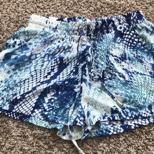 Size small boutique short snake print